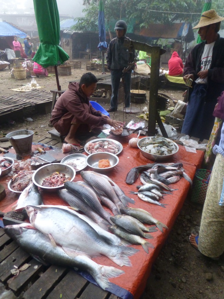 le matin au marche avant d aller au trek a hsipow
